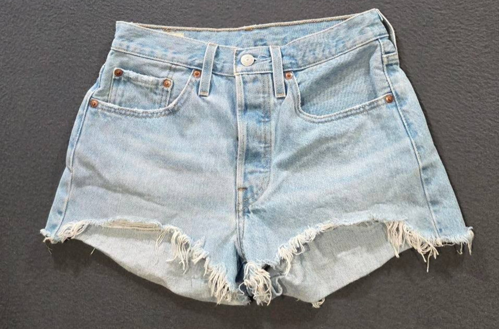 Levi’s 501 vintage Y2K Light Wash High Rise Denim Cut Off Shorts Sz W 26 A010504